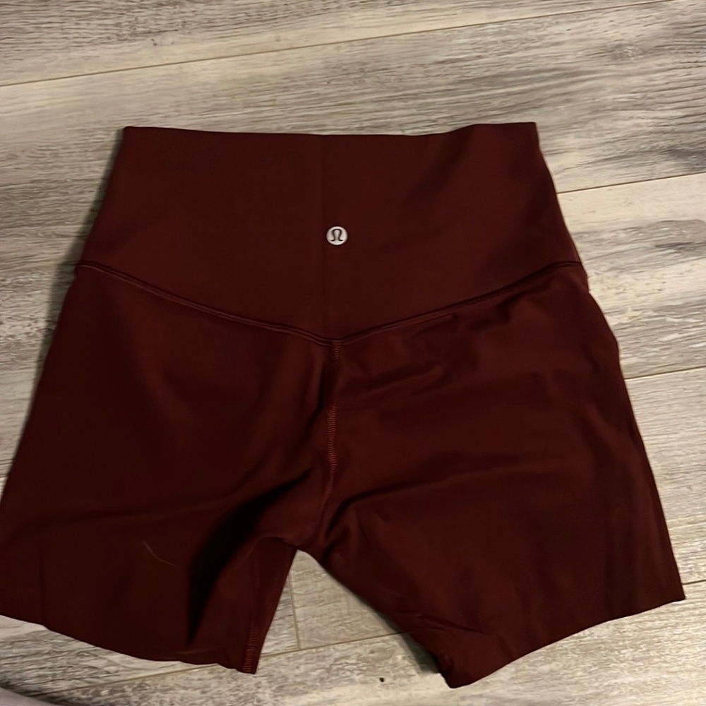 Burgundy align short
